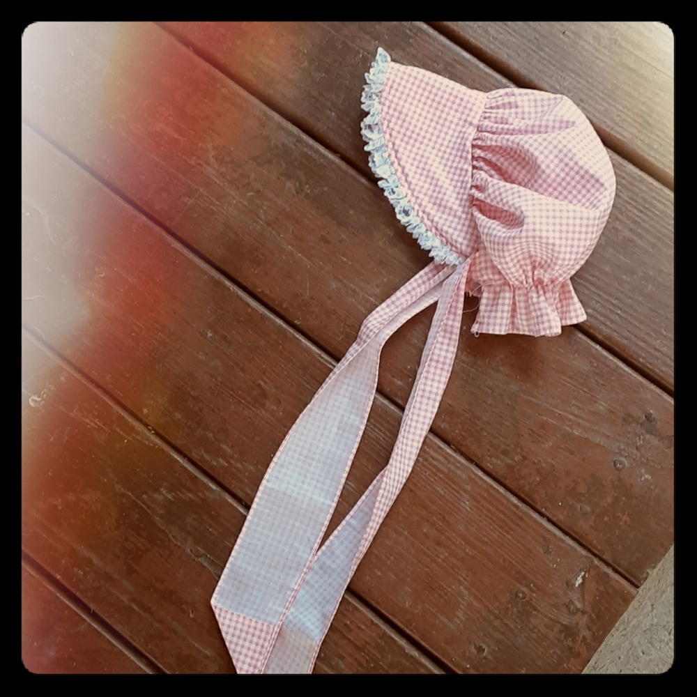 Lid'l dolly pink & white bonnet